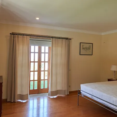 Casa De Crespins Lda *