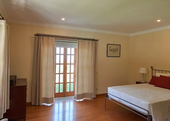 Casa De Crespins Lda *